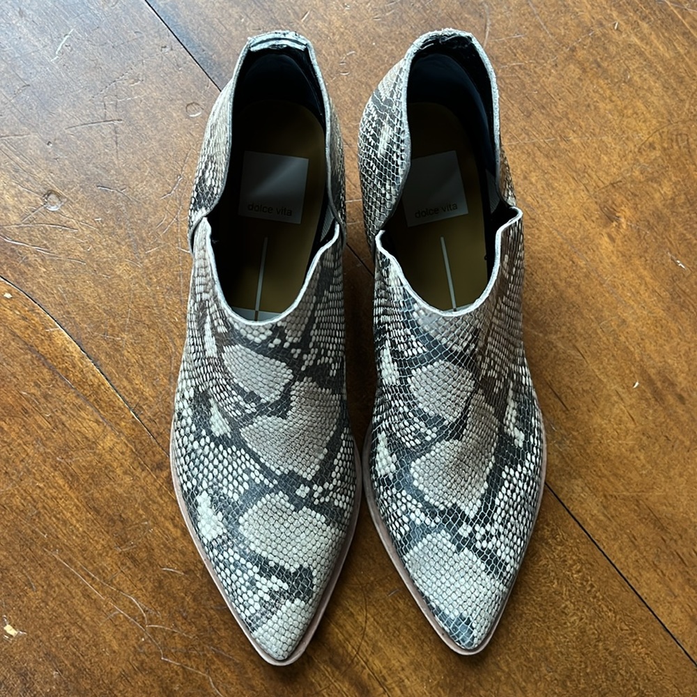 DOLCE VITA Snakeskin Print Booties - Sz 8.5 - Picture 2 of 9